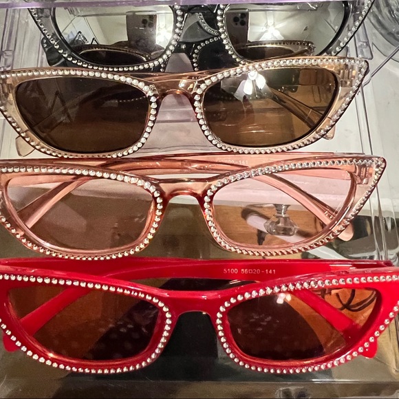 #93🔵Cat Eye Rhinestone and Red Sunglasses - Picture 4 of 4